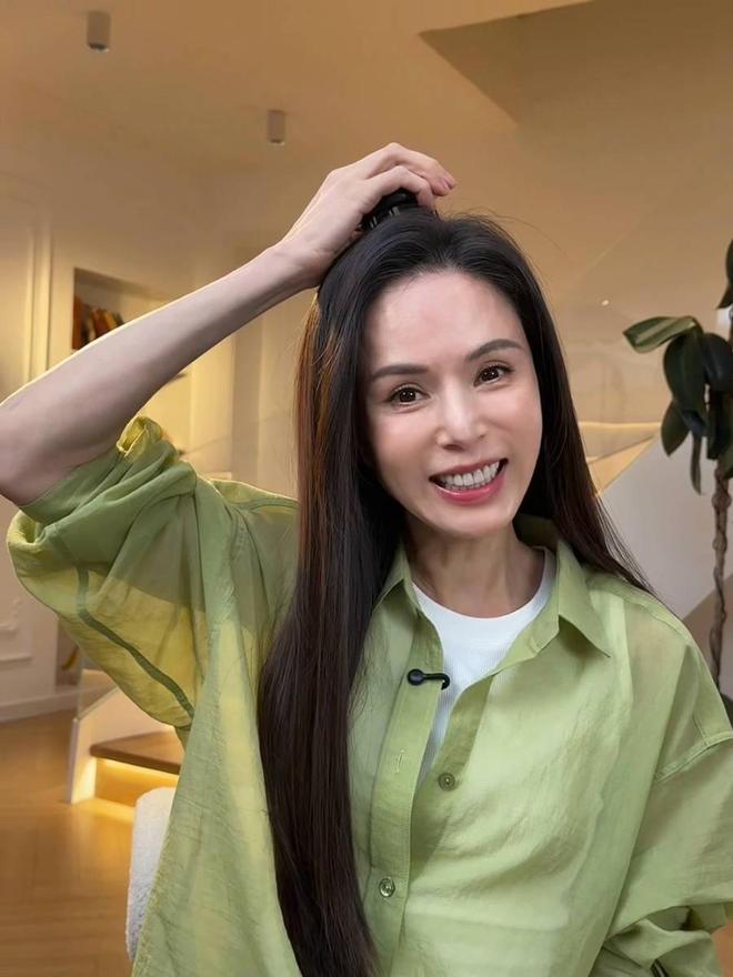 呆网友：最好的投资是投资自己！CQ9电子59岁李若彤晒美照惊(图5)